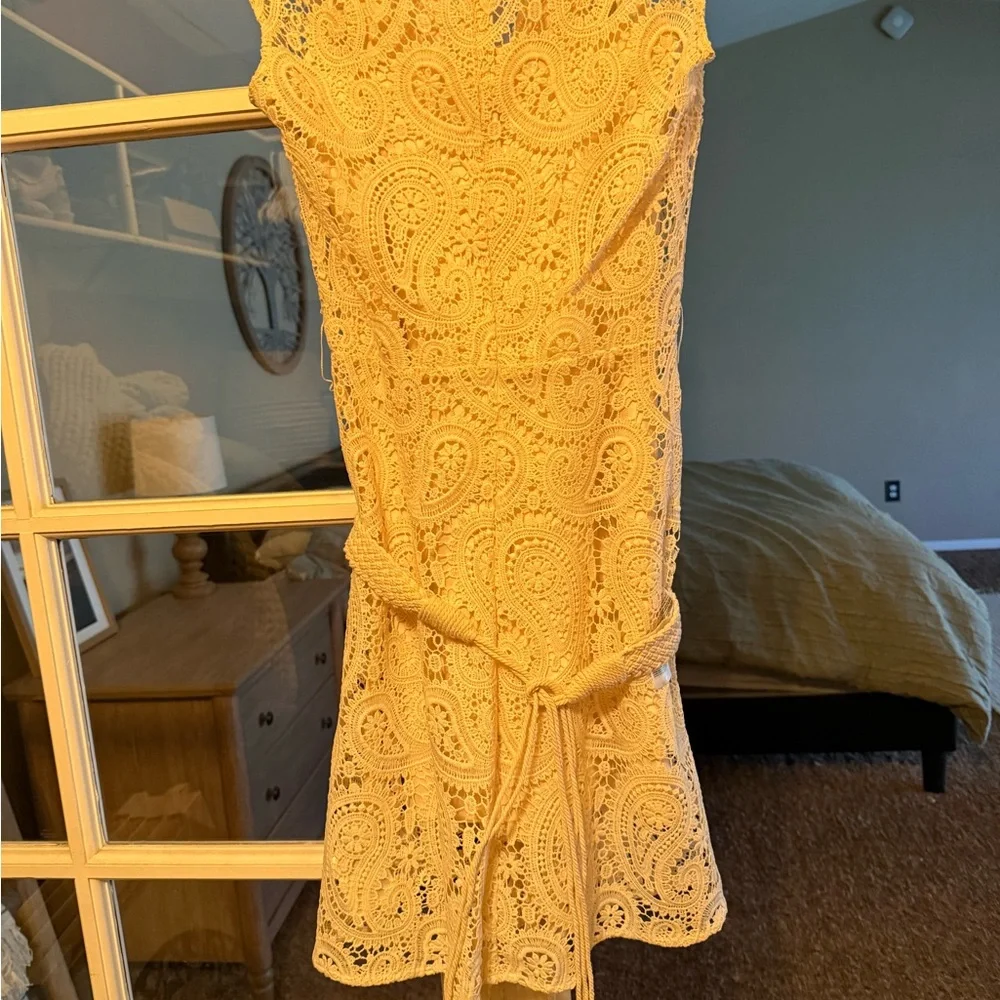 NWOT Guess Crochet Lace Dress in Cream - Picture 6 of 10